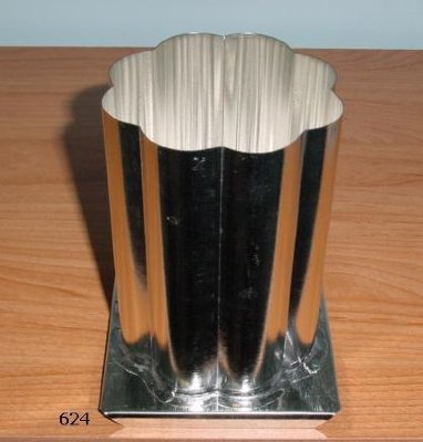 Форма для свечи восьмилепестковая 13 см*7 см*7 см Форма для свечи из жести предназначена для изготовления свечей из парафин-стеариновой смеси.