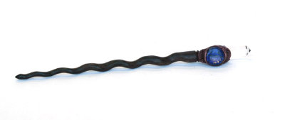 Магическая заколка с сине-фиолетовым камнем 