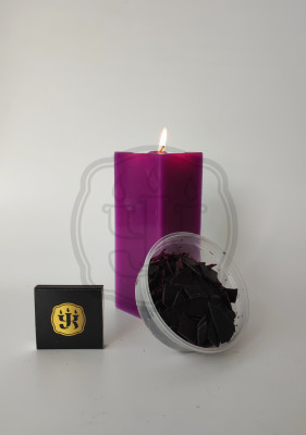Свечная краска СвечМаг  пурпурная внутренняя (хлопья)  Отечественный свечной краситель. Продается россыпью массой по 10 г.